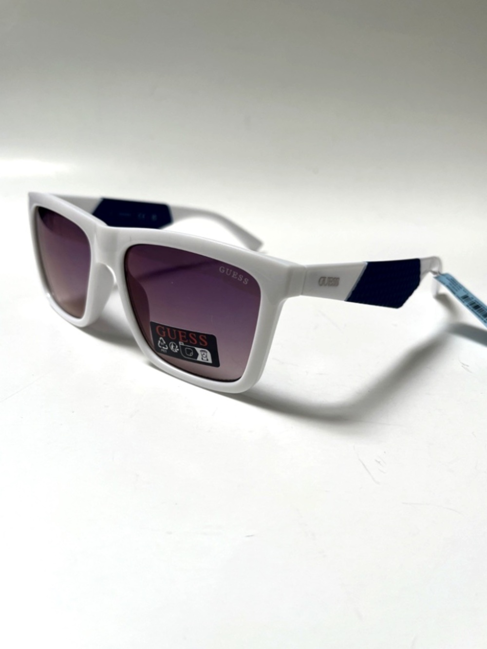 New GUESS Classic Sunglasses GO00067 Acetate White Iridescent Lens Blue Rubber